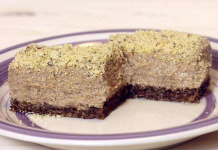 Kolač koji mami pogled i mirisom i izgledom – KREMASTE KOCKE SA ORASIMA!