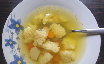 Lijek za dušu i tijelo: PILEĆA JUHA S KNEDLAMA koja vraća snagu i osmijeh!