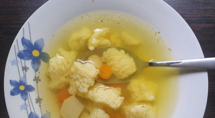 Lijek za dušu i tijelo: PILEĆA JUHA S KNEDLAMA koja vraća snagu i osmijeh!