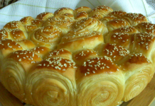 Zlatna, mirisna i savršeno lisnata – Pogača koju svi traže drugi put!