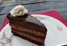 Nevjerovatno sočna i mirisna ČOKOLADNA TORTA!