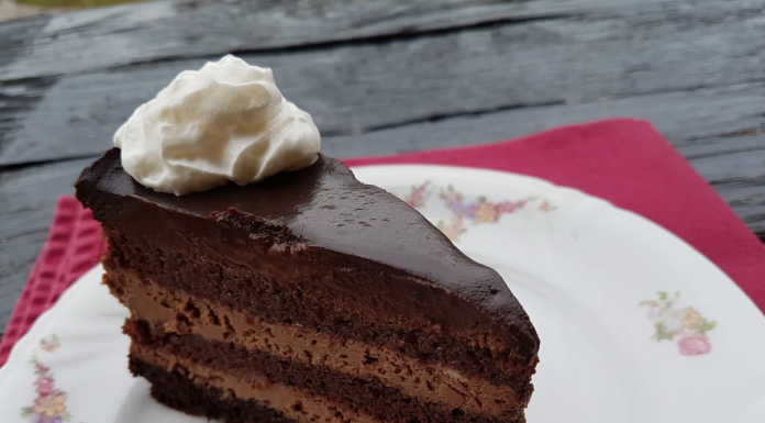 Nevjerovatno sočna i mirisna ČOKOLADNA TORTA!