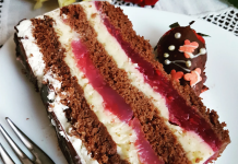 Kapri torta s crnim vinom – Kombinacija čokolade, vina i voća koja oduševljava!