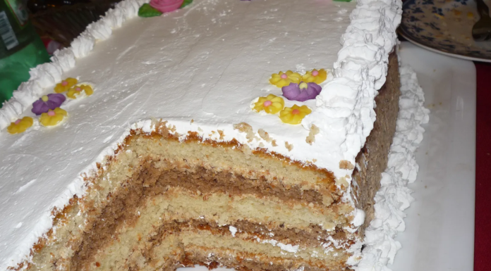 Starinska torta kao iz bakine kuhinje – Otkrij tajnu mekih i sočnih slojeva!