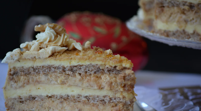 Torta Egipćanka: Tajna savršene kombinacije fila i hrskavih oraha!