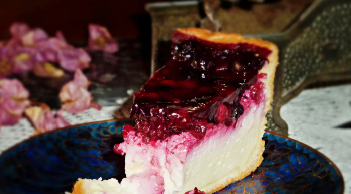 Lagano, svježe i neodoljivo: TORTA OD SIRA I VOĆA koja mami uzdahe!