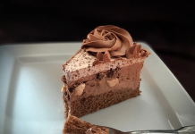 Slatko savršenstvo u tri sloja – Munchmallow torta koja se topi u ustima!