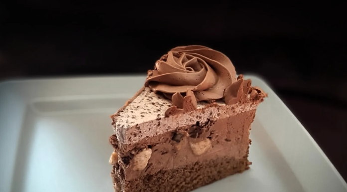 Slatko savršenstvo u tri sloja – Munchmallow torta koja se topi u ustima!