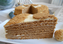 Slojevi koji očaravaju: Napravite legendarnu RUSKU MEDENU TORTU kod kuće!