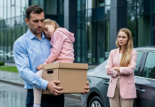 Otpušten s posla, sam s detetom u naručju – A onda mu je neznanka ponudila brak