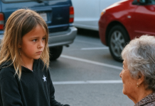 „Godinama sam joj nosila obroke, misleći da je sama — Ali istina je čekala moj 18. rođendan“