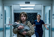 Bosonogi dječak ušao je u hitnu pomoć noseći bebu – Ono što je šapnuo slomilo je srca svima