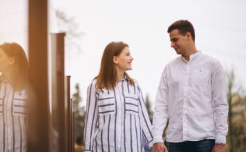 Porodica je ponižavala njegovu ženu, a onda je on ušao na vrata