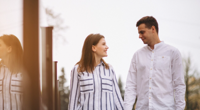 Porodica je ponižavala njegovu ženu, a onda je on ušao na vrata