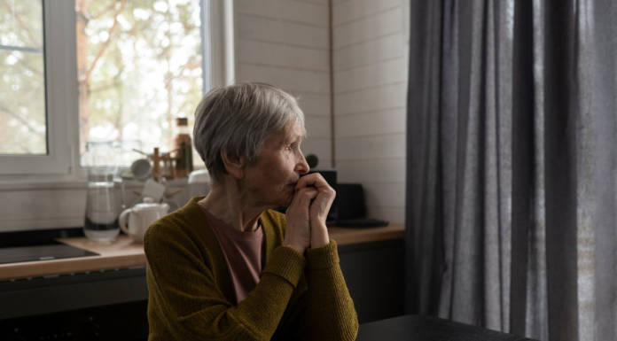 Zamolila je sina za novac za lekove – Dao joj je nudle, a onda je otkrila istinu