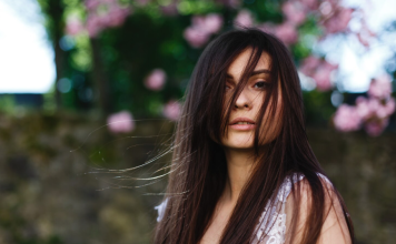 „Kada poniženje postane snaga: Kako je konobarica otkrilа tajne bogataša“