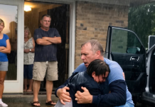 Smejali su se dok je ona klečala: moj odgovor ih je ućutkao