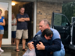 Smejali su se dok je ona klečala: moj odgovor ih je ućutkao