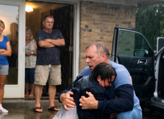 Smejali su se dok je ona klečala: moj odgovor ih je ućutkao