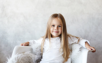 Devojčica izbačena iz automobila: trenutak koji je sve promenio