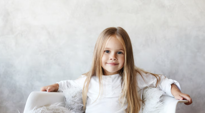 Devojčica izbačena iz automobila: trenutak koji je sve promenio