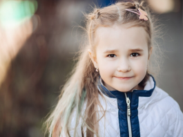 Bogata majka ih je ismejavala… a istina je eksplodirala pred celom školom