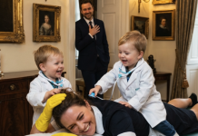 Milioni su potrošeni na liječenje blizanaca, ali nova dadilja je primijetila detalj koji su svi stručnjaci previdjeli