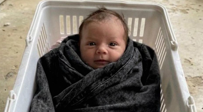 Ko je ostavio bebu na mom pragu i zašto nosi jaknu moje ćerke?