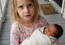 Moja osmogodišnja ćerka pronašla je bebu pored štale — i optužila mog muža da ju je ostavio