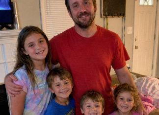 “Ostavila me i naše petoro dece zbog šefa – pet godina kasnije vratila se sa zahtevom”