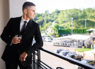 Bogataš je ignorisao dečaka… dok nije shvatio ko on zapravo jeste