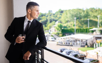 Bogataš je ignorisao dečaka… dok nije shvatio ko on zapravo jeste