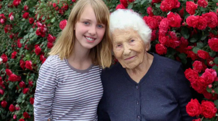 Ispod mog ružinog grma našla sam poruku „Pomozi mi“ — ono što sam otkrila u njenoj kući me sledilo