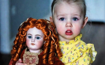 Neobična lutka sa buvljaka: Priča o gubitku, ljubavi i neočekivanoj vezi