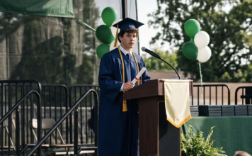 Prodala sam vjenčani prsten da sinu omogućim fakultet – na njegovoj promociji dobila sam pismo koje mi je promijenilo pogled na prošlost