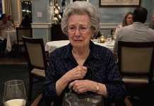 Polubraća su ostavila baku da sama plati večeru od 412 dolara, ali lekcija koju su dobili pamtiće cijela porodica