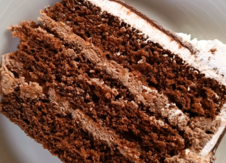 Torta sa karamelom i hrskavim bademima kojoj je teško odoleti