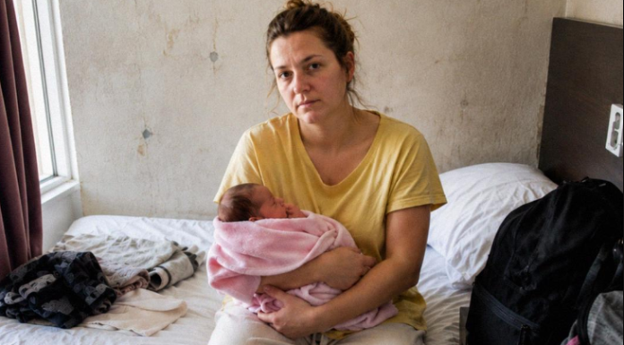 „Tražila sam samo 30 dolara za mleko za bebu… i ostala bez doma“