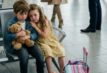 Blizanci ostavljeni na aerodromu dok maćeha bježi sa milionima iz osiguranja