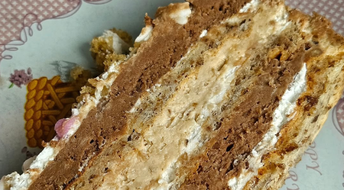 Savršena domaća torta sa bogatim filom i mekanim korama