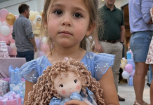 Moja unuka je ismijala moj ručno rađeni poklon, ali je jedna istina promijenila cijelu porodicu