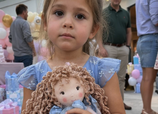 Moja unuka je ismijala moj ručno rađeni poklon, ali je jedna istina promijenila cijelu porodicu