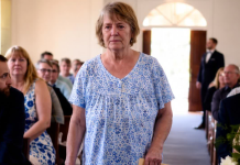 Sestra je zabranila majci sa demencijom da dođe na venčanje